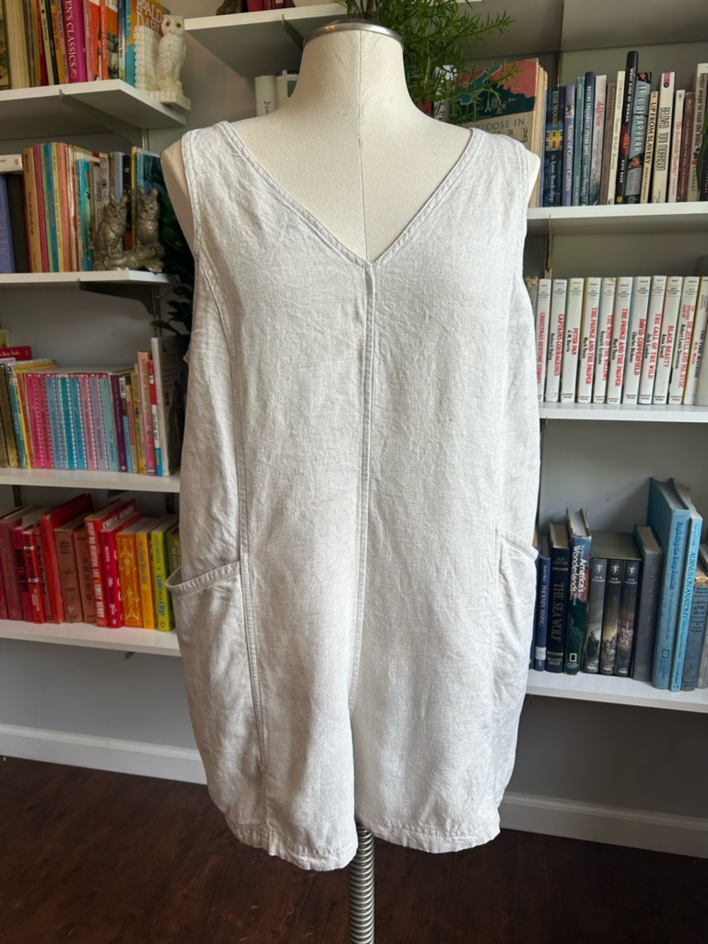 Athleta Cream Sleeveless V-Neck Tunic